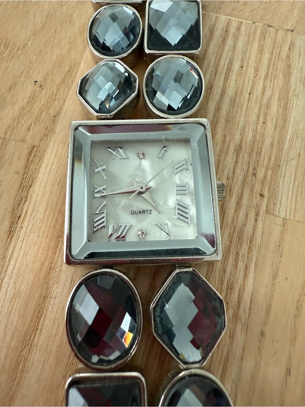 Unbranded ladies square silver tone watch NEW BATTERY